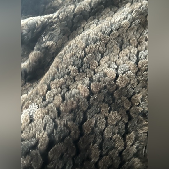 Medium Gallery Women’s Faux fur Jacket EUC - Picture 3 of 13